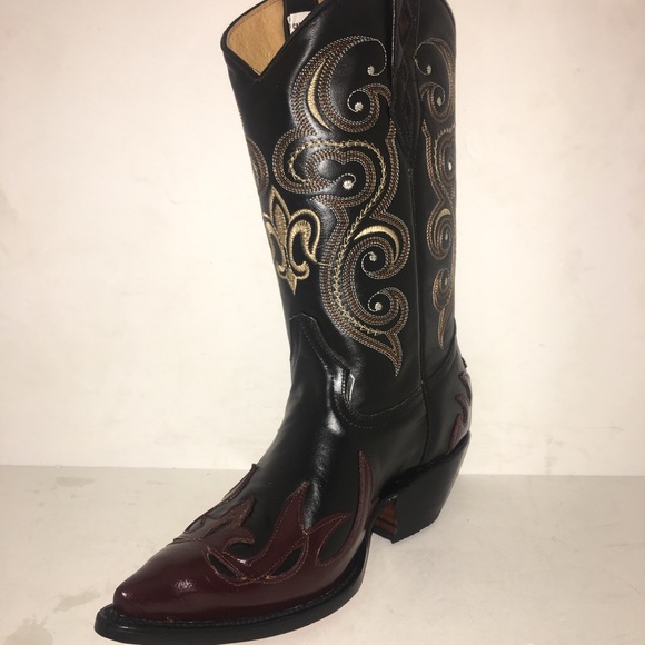 buying cowboy boots in mexico